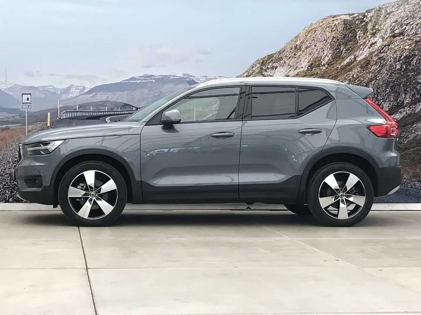 Volvo XC40 T2 MOMENTUM PRO + ACC + 19' + ... Gris - 2