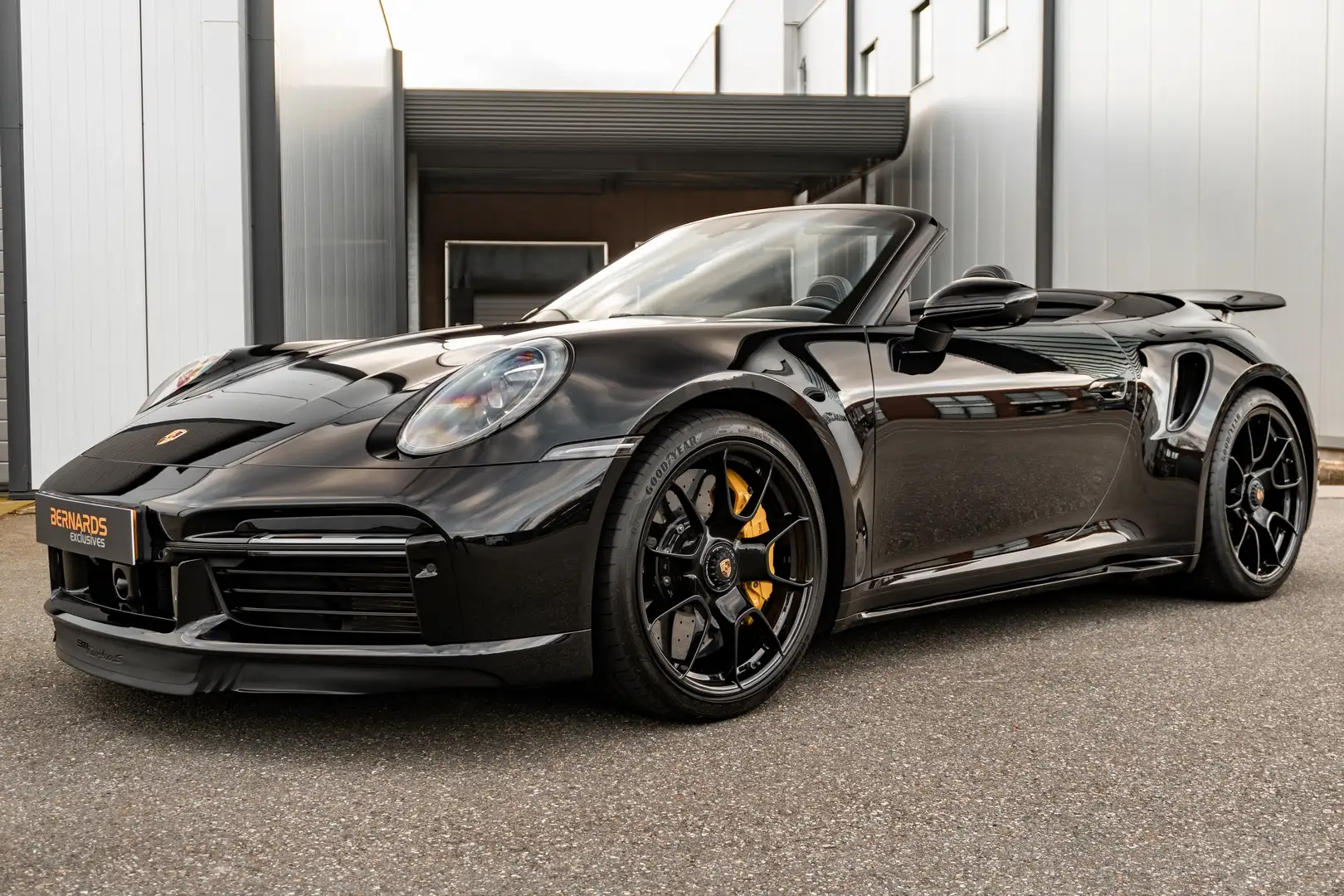 Porsche 992 Cabriolet (992) Turbo S - Deep Black Metallic - IP Nero - 2