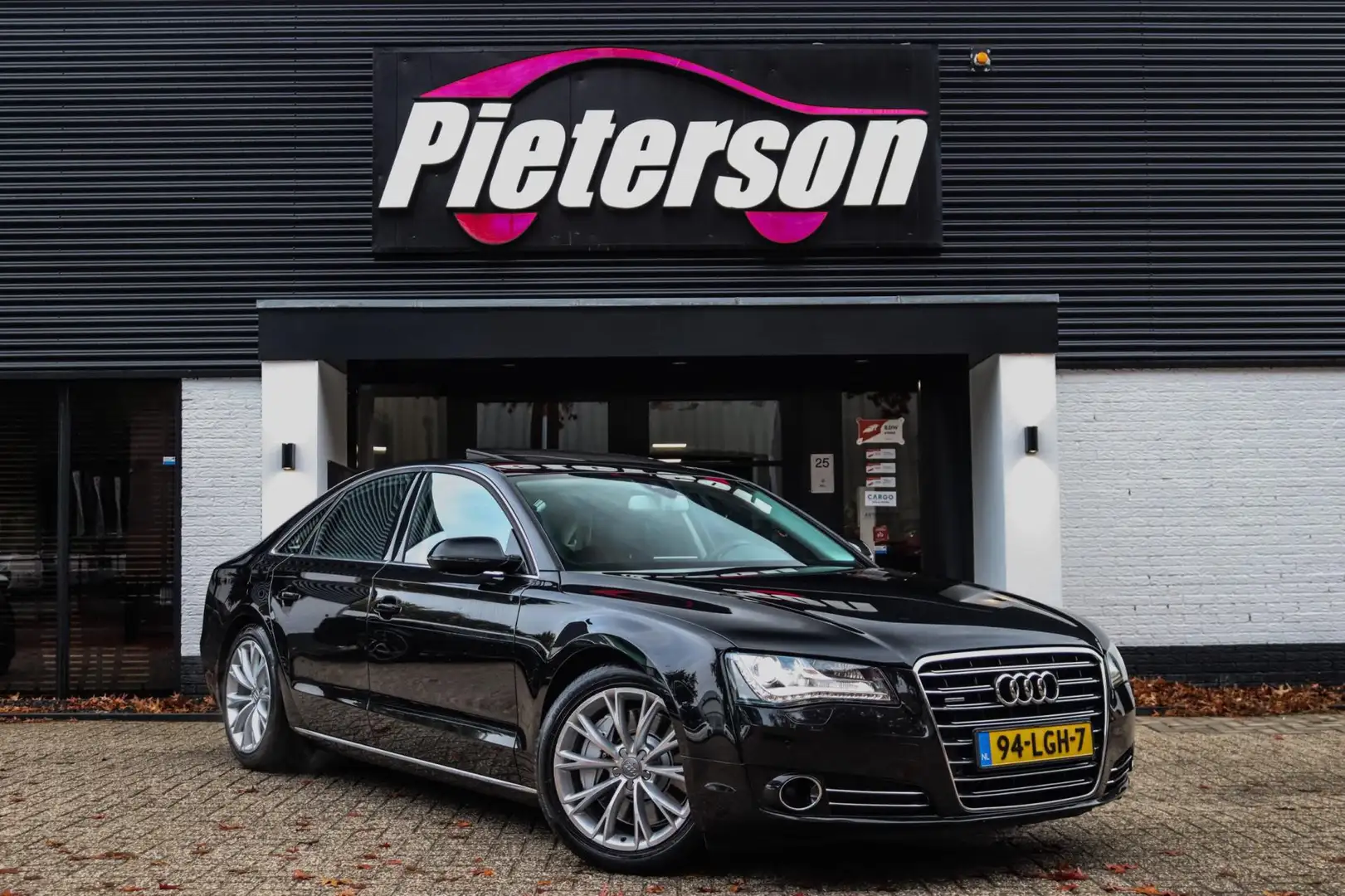 Audi A8 4.2 FSI Quattro NAP PANO ACC YOUNGTIMER ALLE OPTIE Zwart - 1