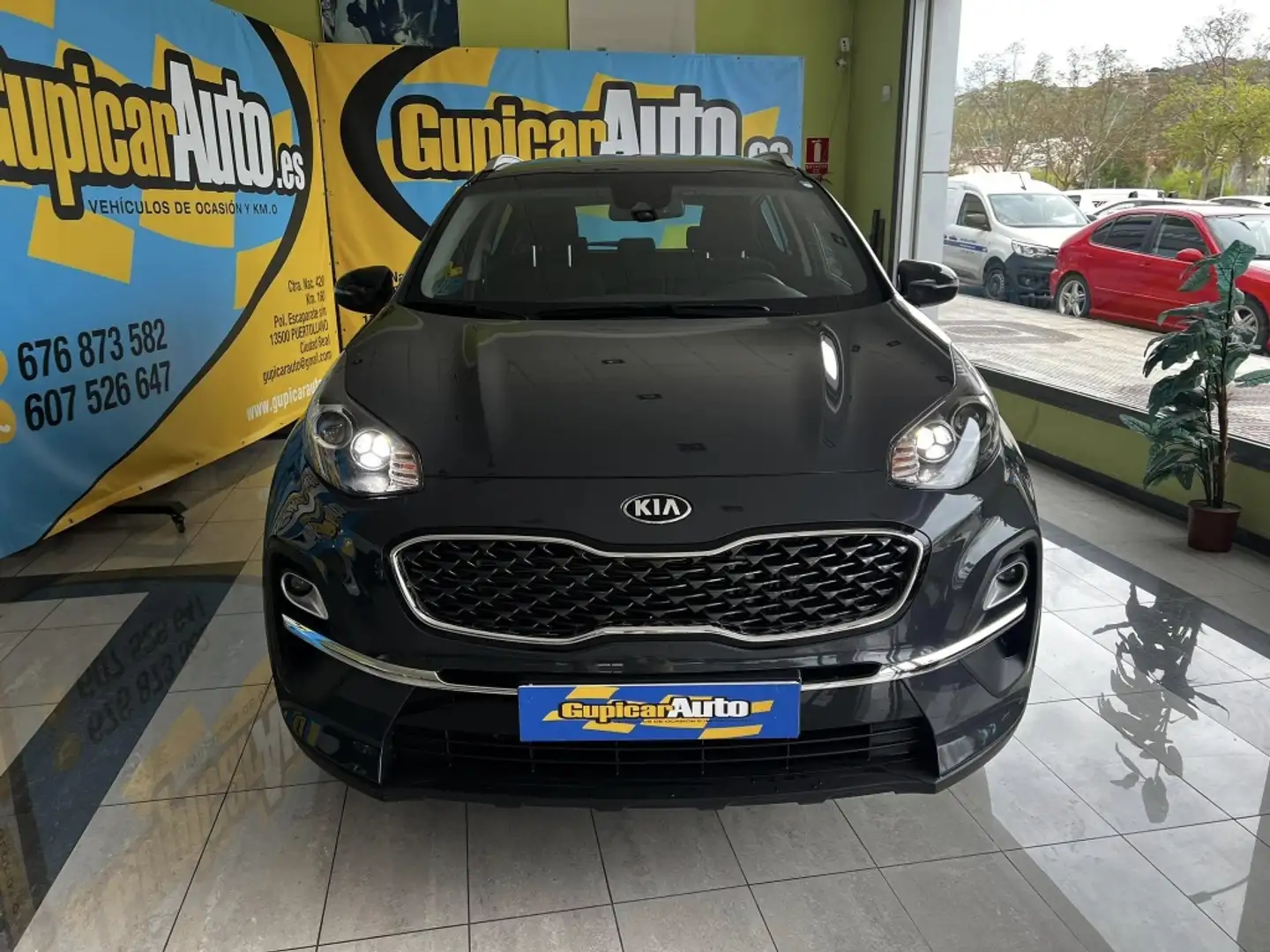 Kia Sportage 1.6 MHEV Drive Plus 4x2 136 Gris - 2