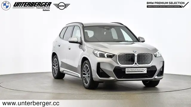 BMW iX1 xDrive30 U11 XE2 M Sportpaket Head-Up DAB Ansicht 3