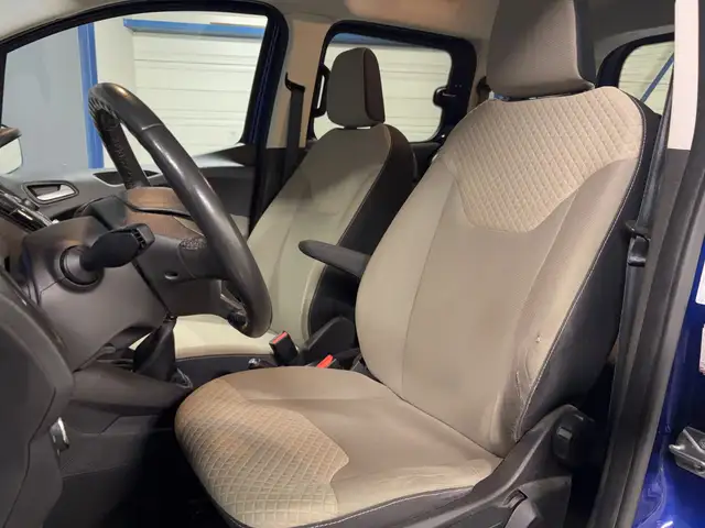 Ford Tourneo Courier view 8