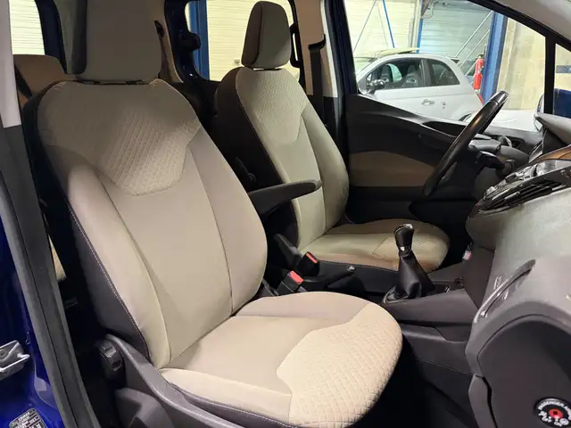 Ford Tourneo Courier view 10