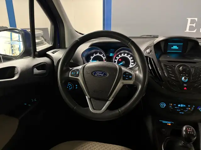 Ford Tourneo Courier view 12