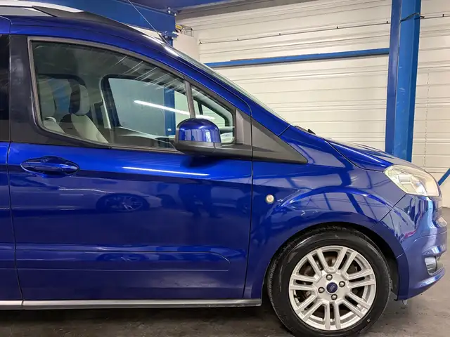 Ford Tourneo Courier view 4