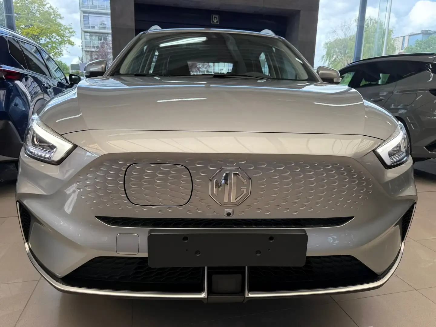 MG ZS e-ZS 51 kWh LUXURY+LEDER/EL.ZETEL/360 CAM - NIEUW Argent - 2