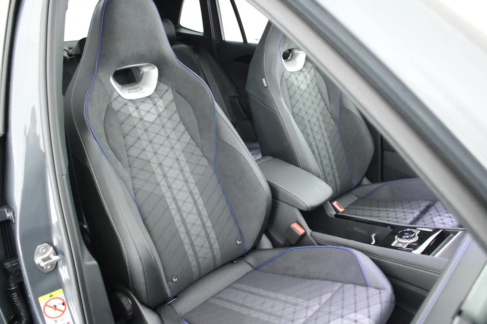 Volkswagen Tiguan 1.5 272pk eHybrid R-Line Edition Trekhaak Camera K Grau - 2