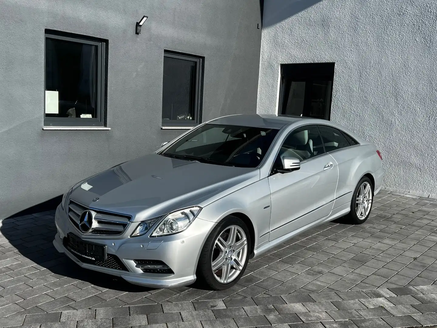 Mercedes-Benz E 350 CDI Coupe/Amg-Paket/1.Hand Silber - 1