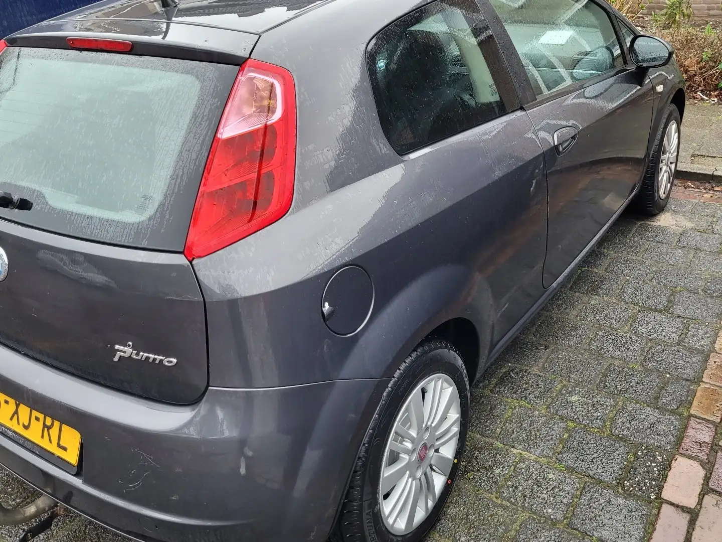 Fiat Punto 1.4-16V Emotion Grijs - 2