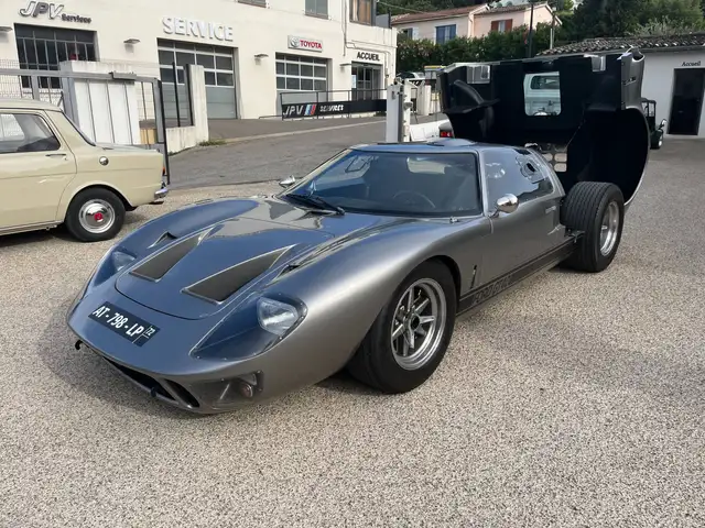 Ford GT SUPERFORMANCE GT 40