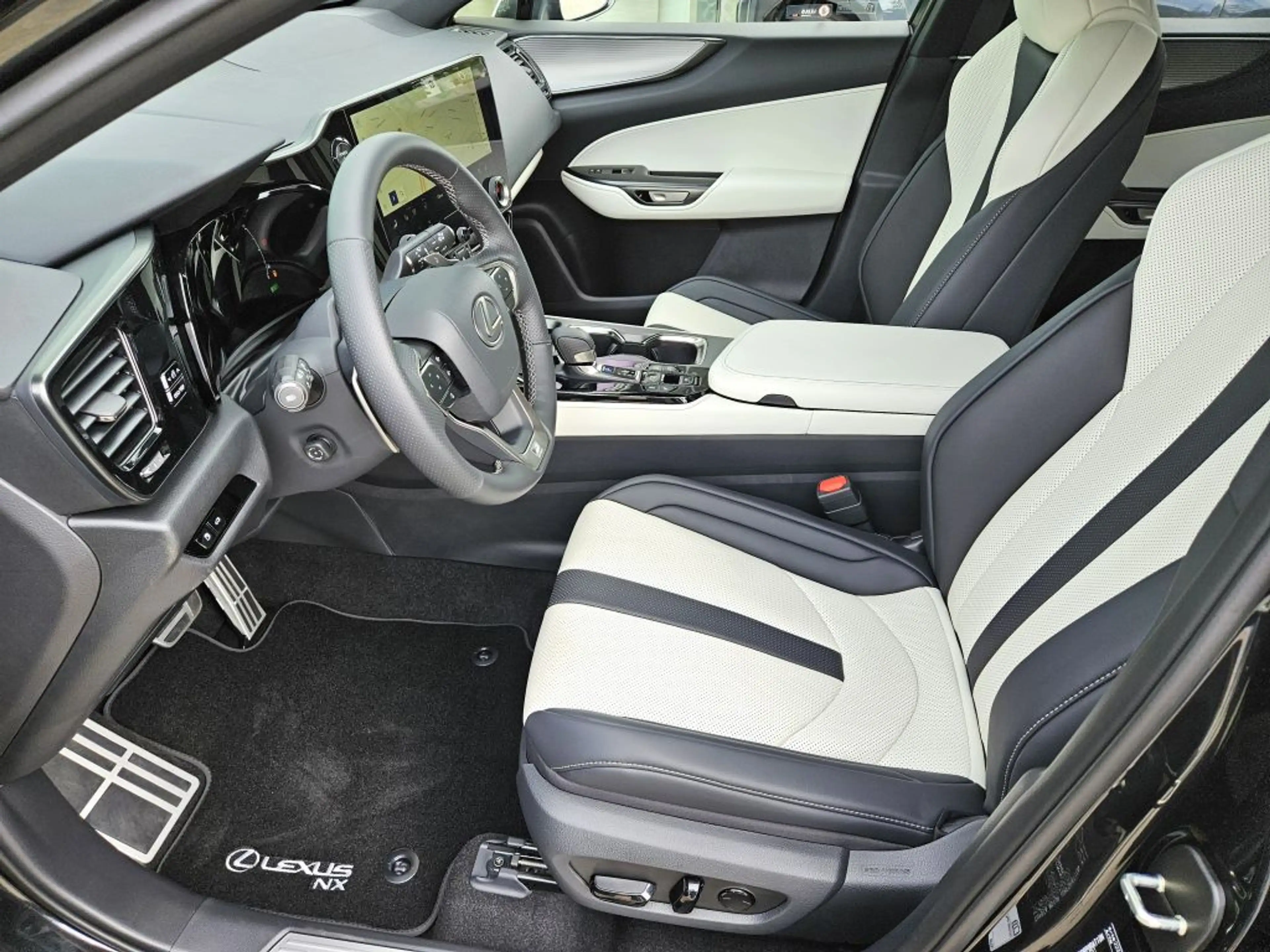 Lexus NX 450h+ E-FOUR F SPORT — photo 6