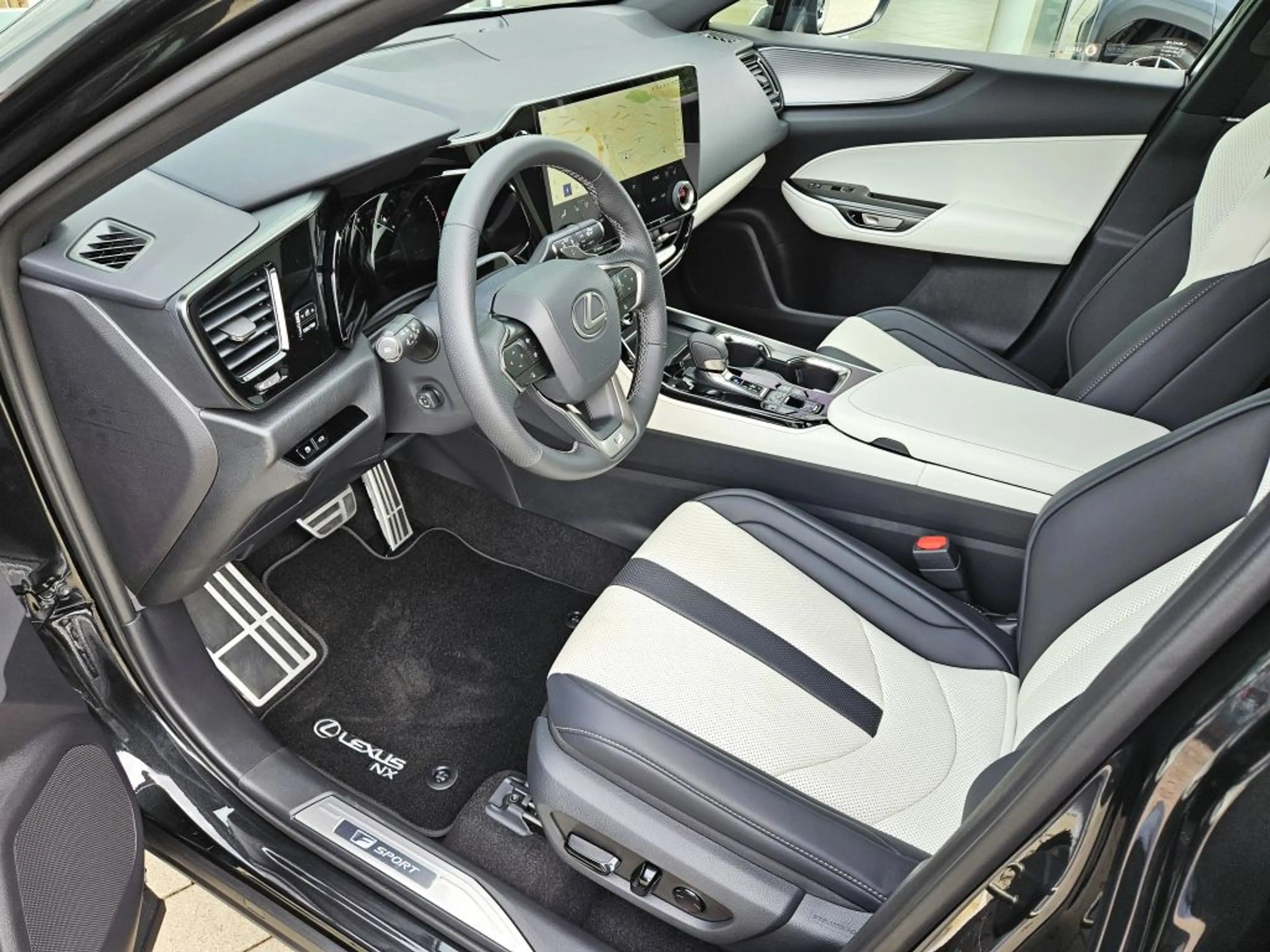 Lexus NX 450h+ E-FOUR F SPORT — photo 5