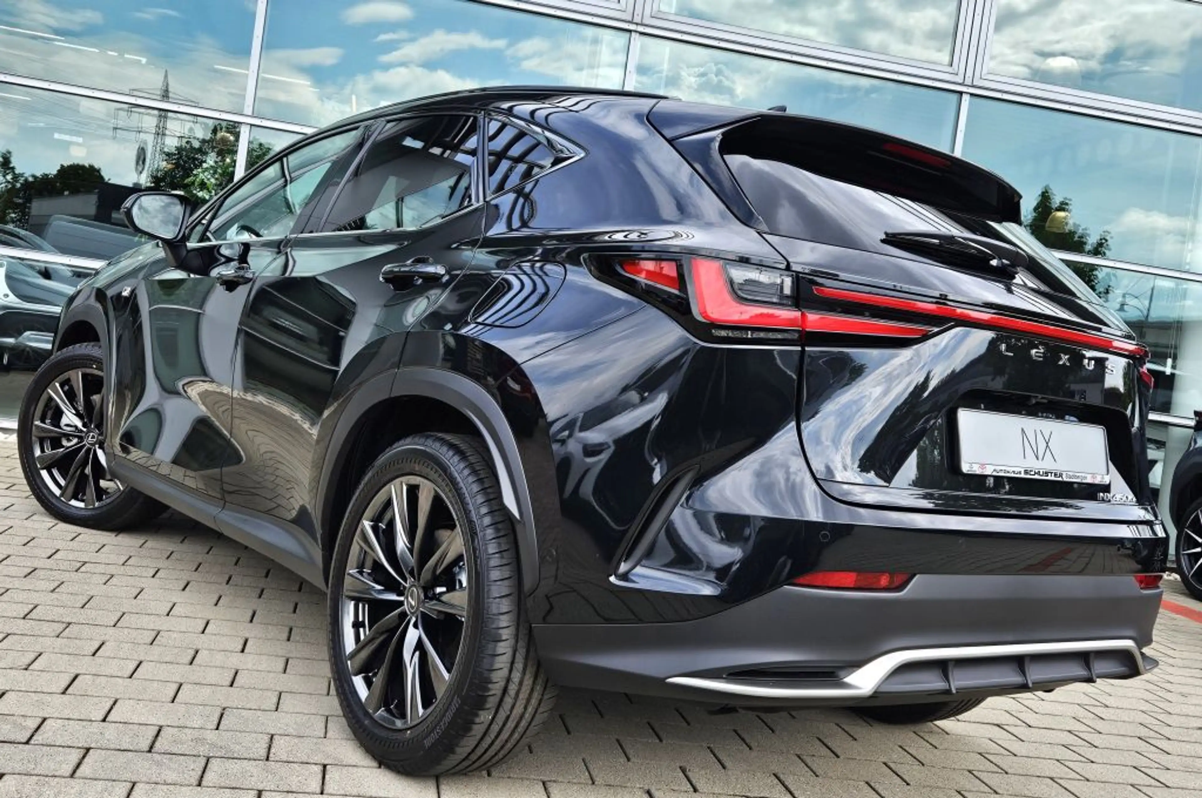 Lexus NX 450h+ E-FOUR F SPORT — photo 4