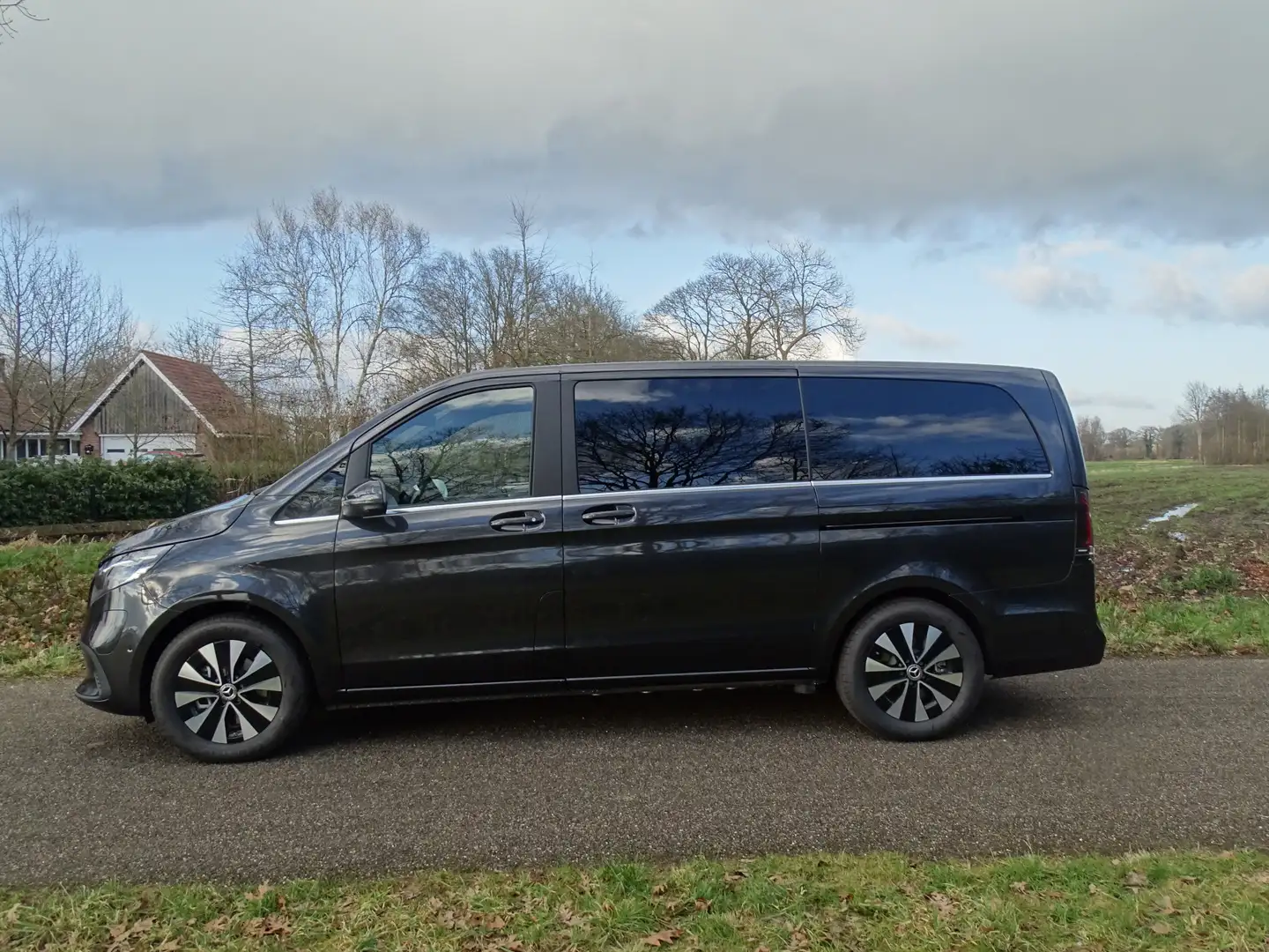 Mercedes-Benz EQV 300 L2 Avantgarde 8-persoons | Distronic Plus | Spiege Grijs - 2