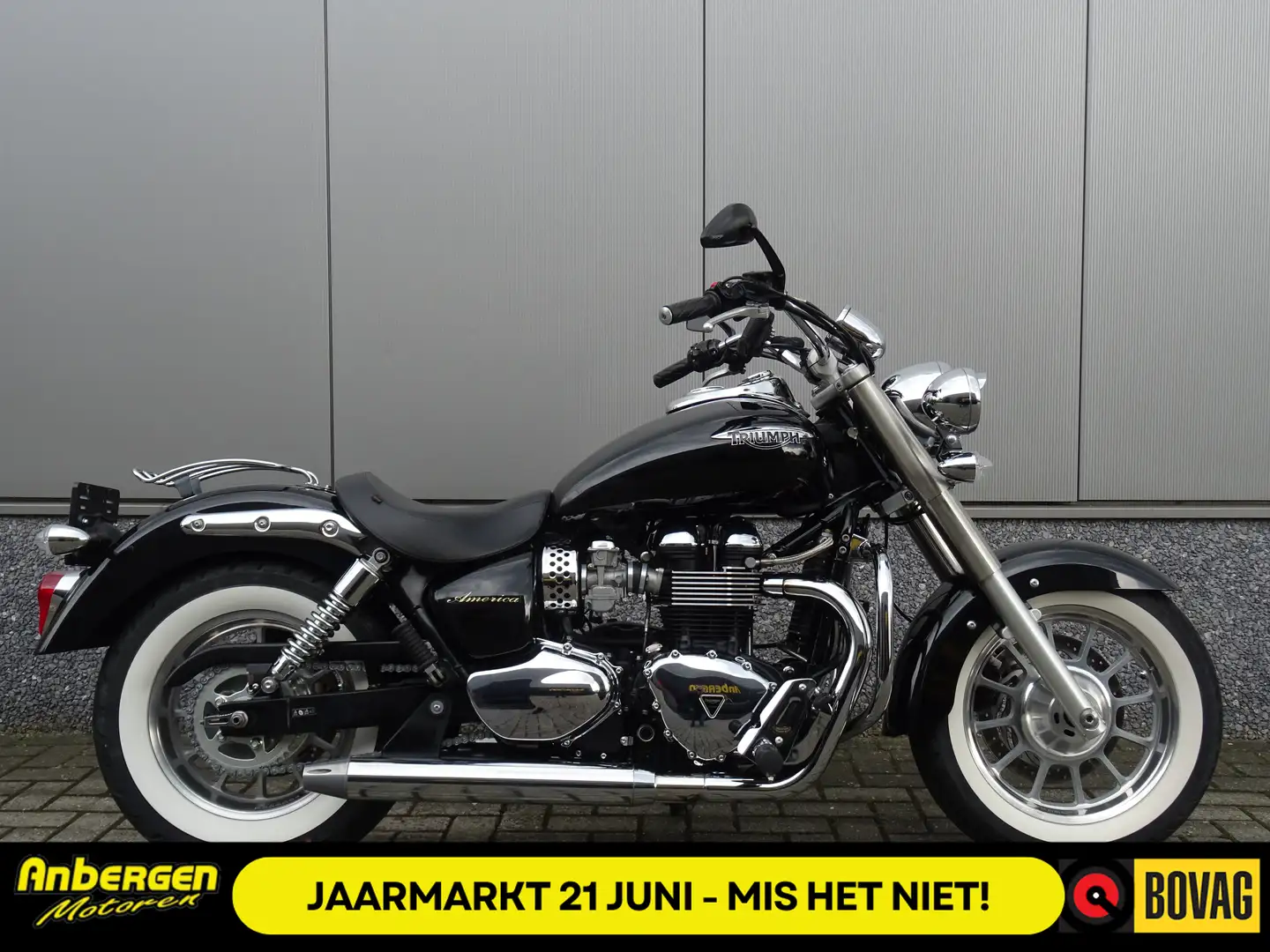 Triumph Bonneville America Black - 1