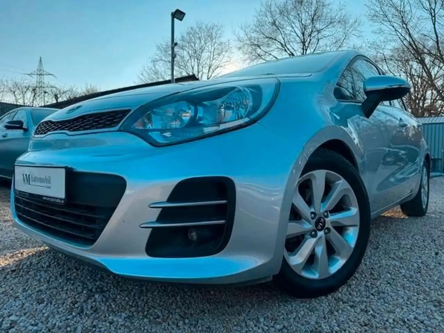 Kia Rio 1.2 UEFA EURO 2016 Sitz+LenkradHz.*PDC Argent - 1