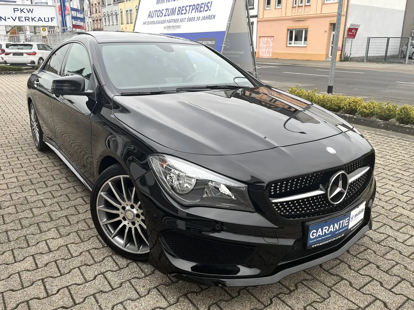 Mercedes-Benz CLA 180 AMG Line *Pano*Navi*Leder*Kamera* Schwarz - 2