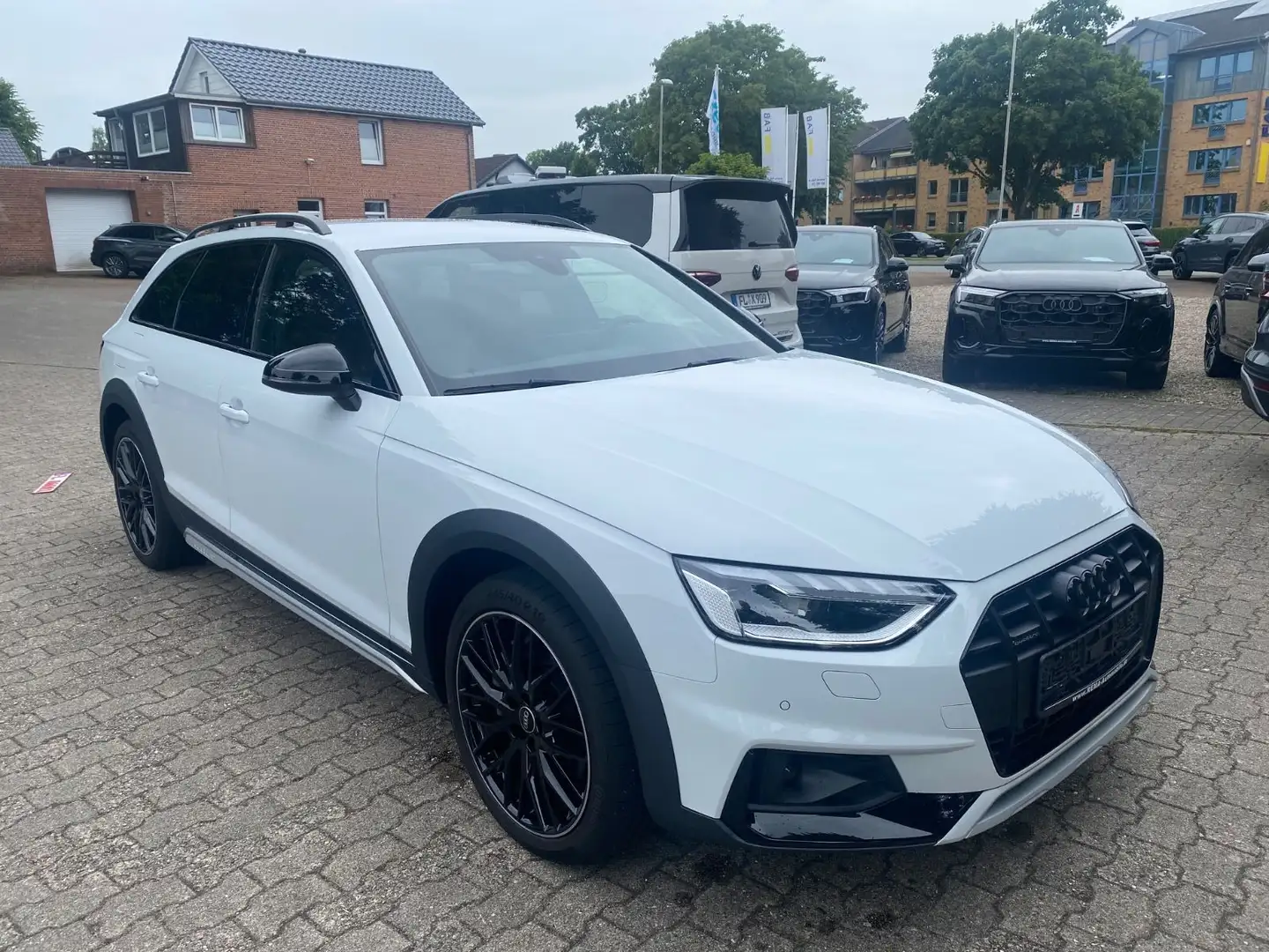 Audi A4 allroad 45 TFSI qu. Matrix NAVI AHK ACC Weiß - 1