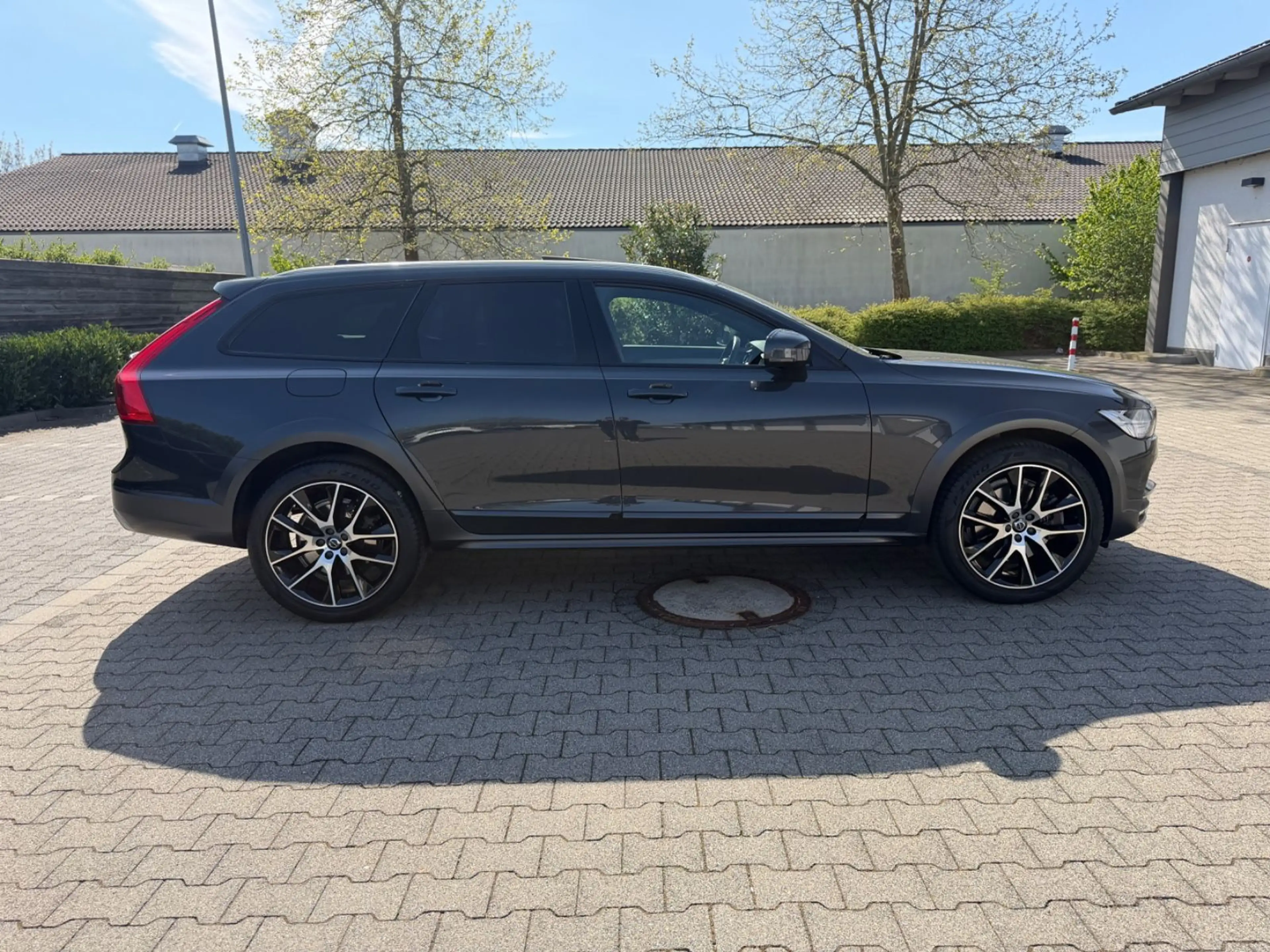 Volvo V90 Cross Country D5 Pro AWD Pano Leder Tüv Neu — photo 6