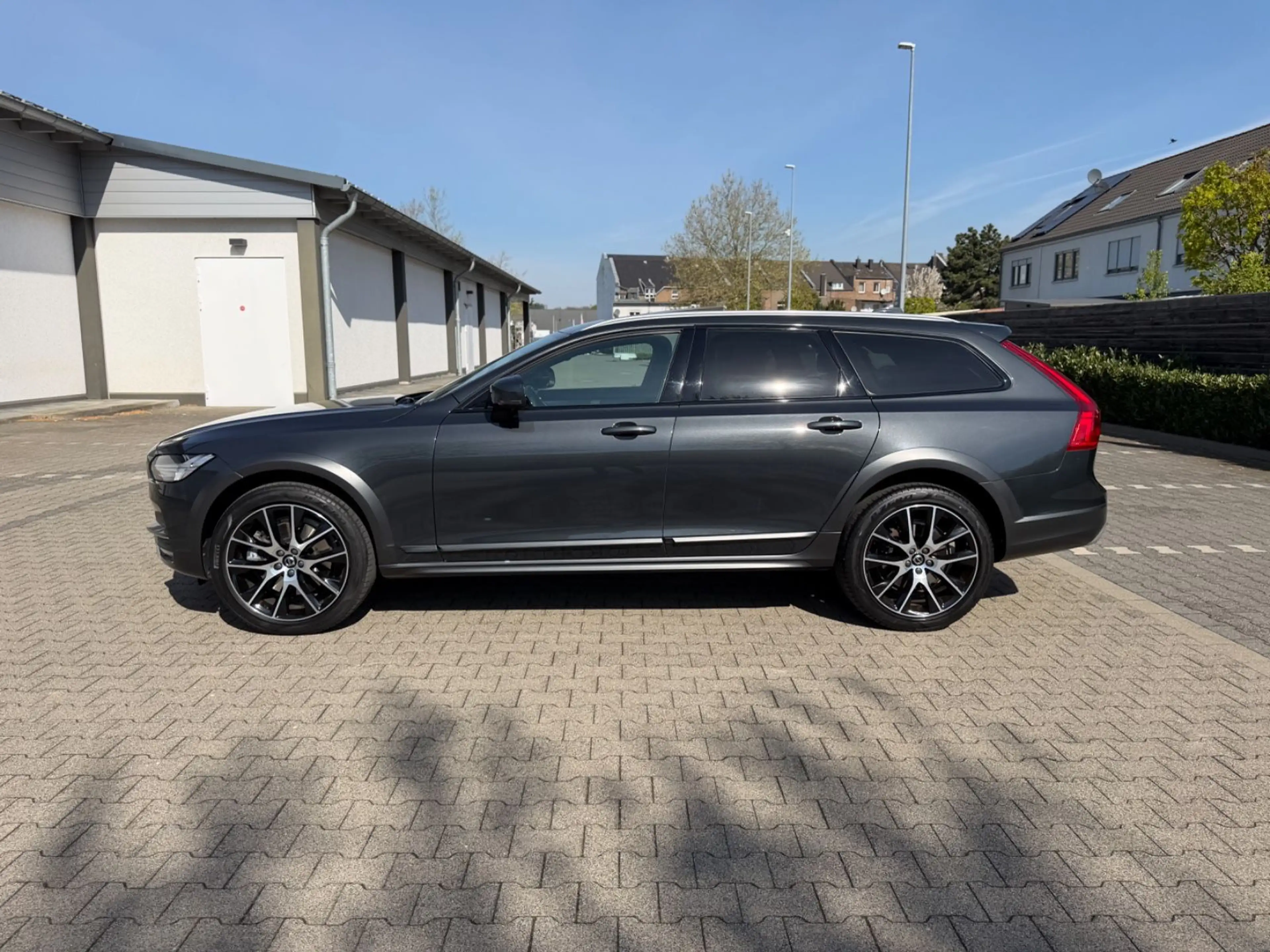 Volvo V90 Cross Country D5 Pro AWD Pano Leder Tüv Neu — photo 2