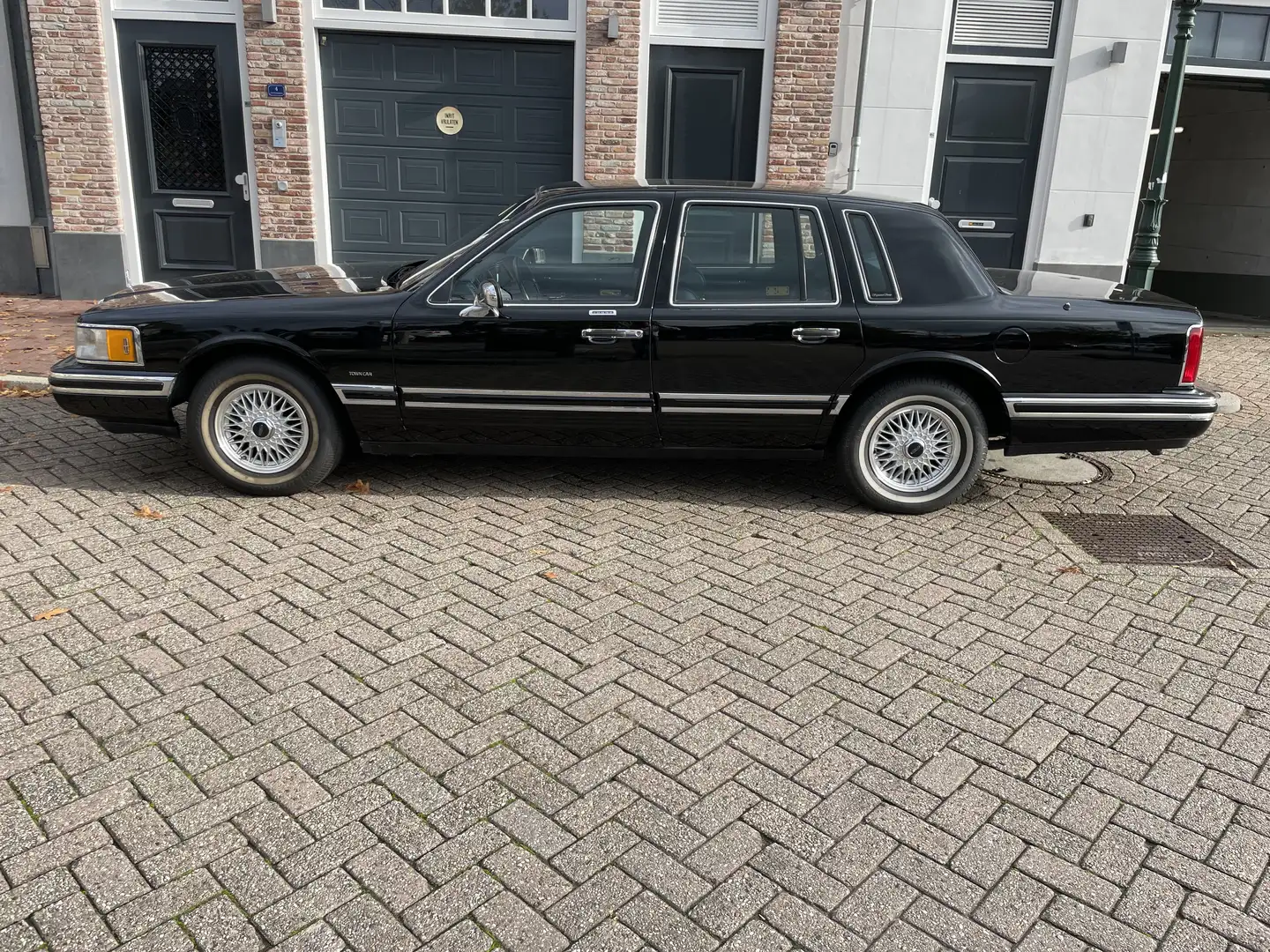 Lincoln Town Car Schwarz - 2