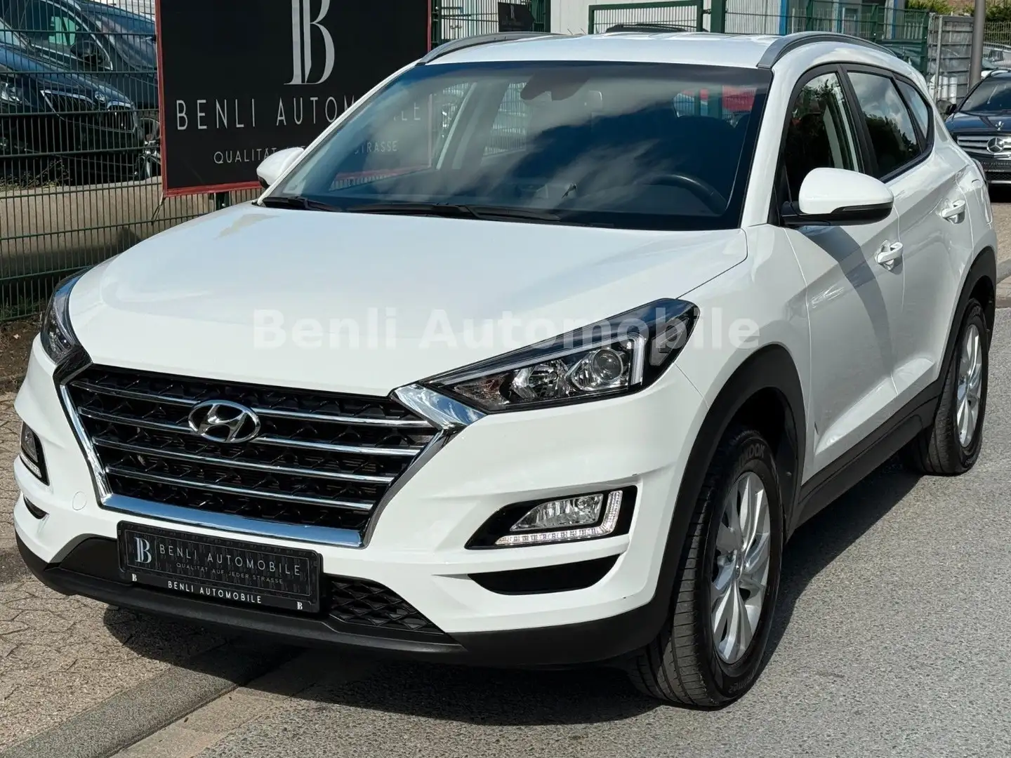 Hyundai TUCSON Trend 2WD/1.HAND/NAVI/KAMERA/PDC/SHZ/LED Blanc - 1