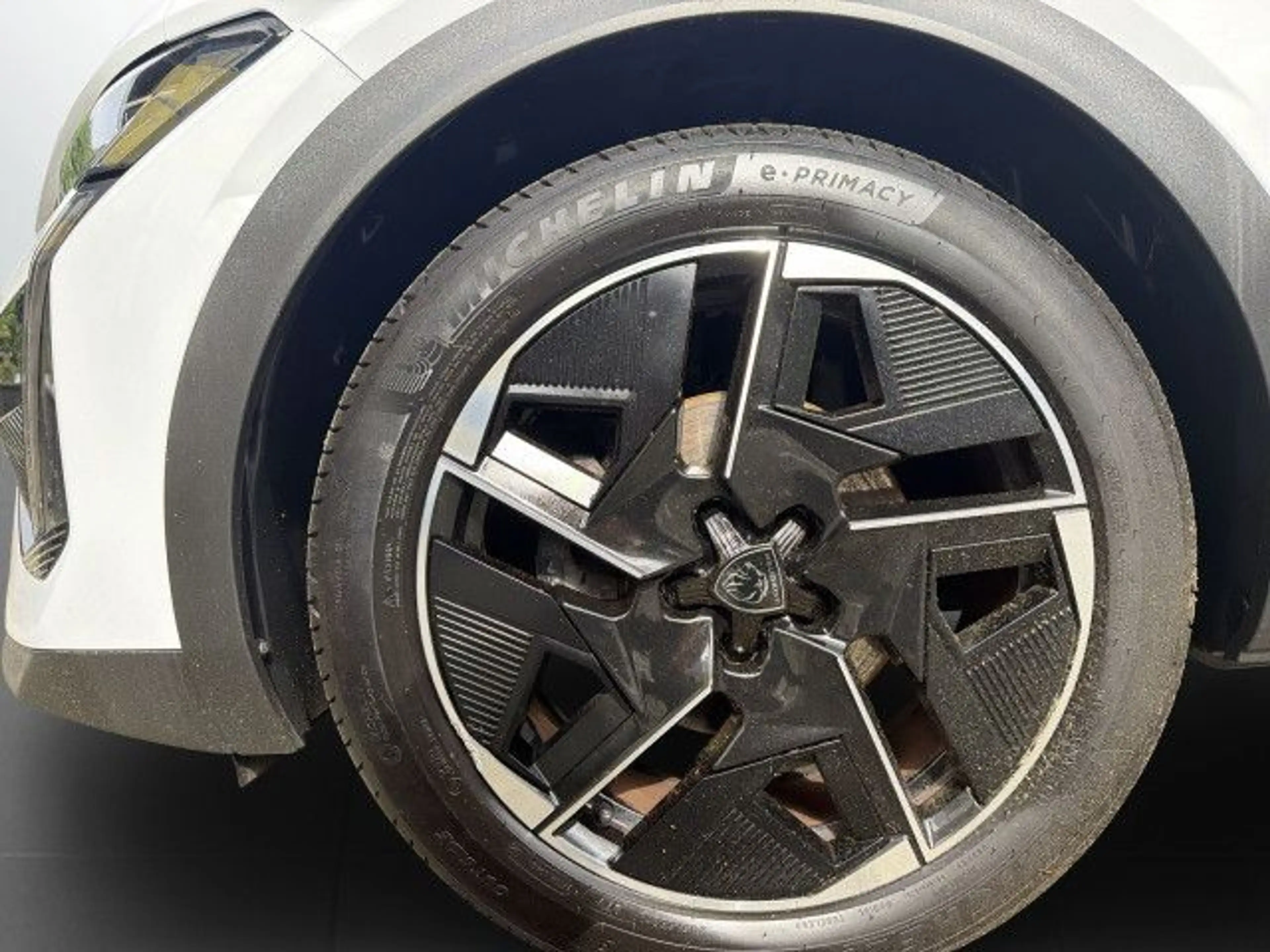 Peugeot 408 GT PureTech 130 EAT8 / Massagesitze / PANO / — photo 9