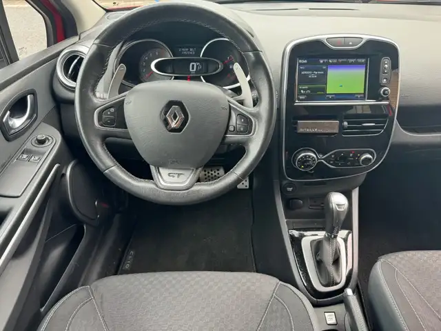 Renault Clio view 2