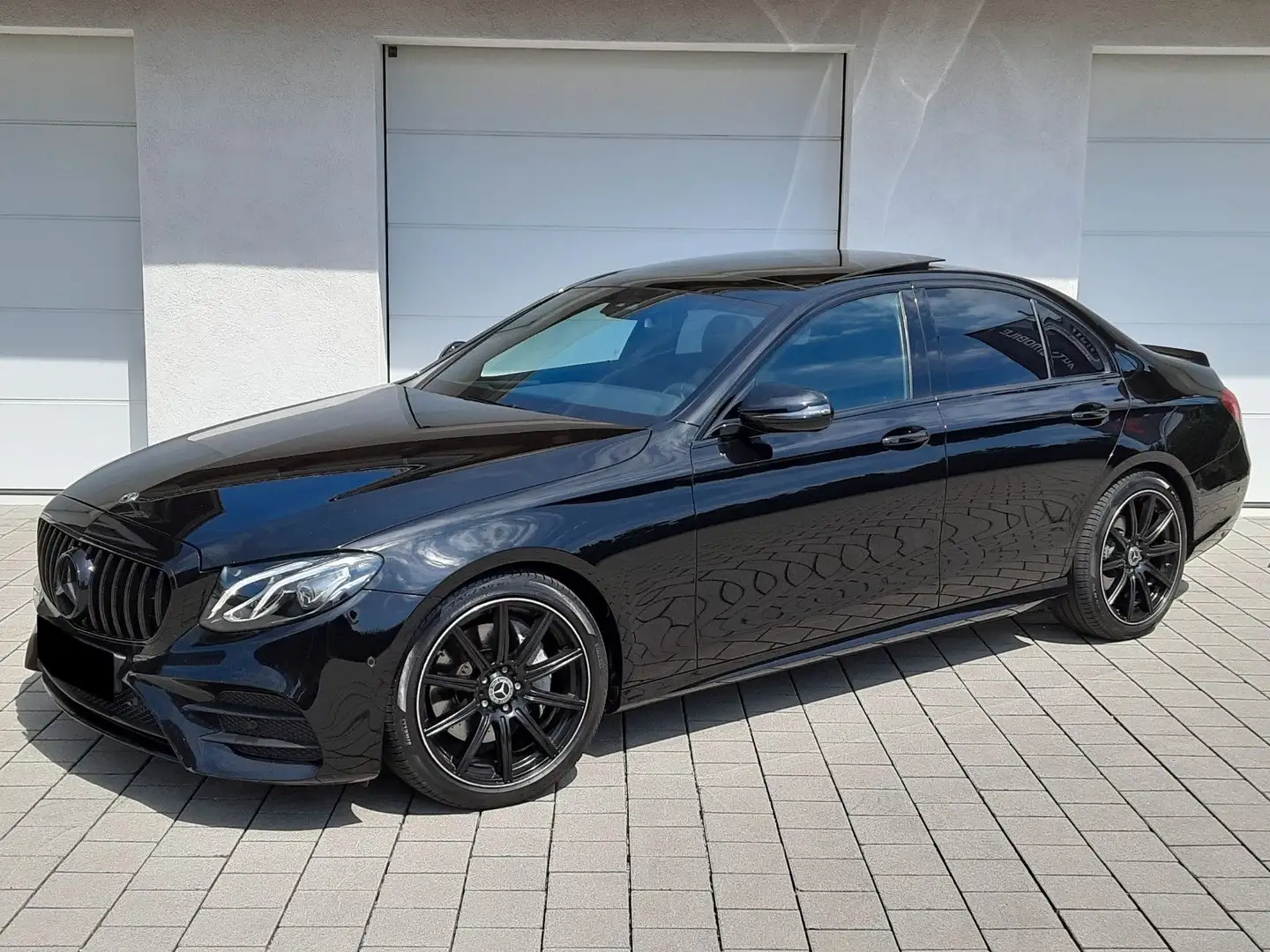 Mercedes-Benz E 220 d Limo/3xAMG Line/LED/Pano/WidescreenC/Kam Schwarz - 2