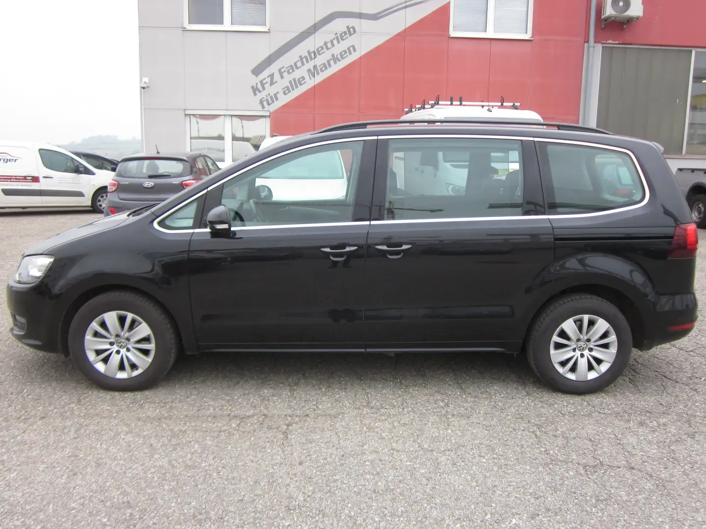 Volkswagen Sharan Business BMT SCR 2,0 TDI Zwart - 2