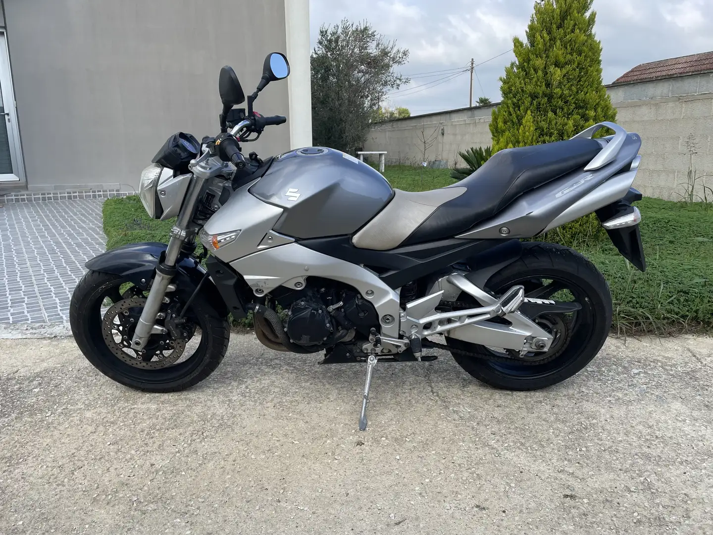 Suzuki GSR 600 - 2