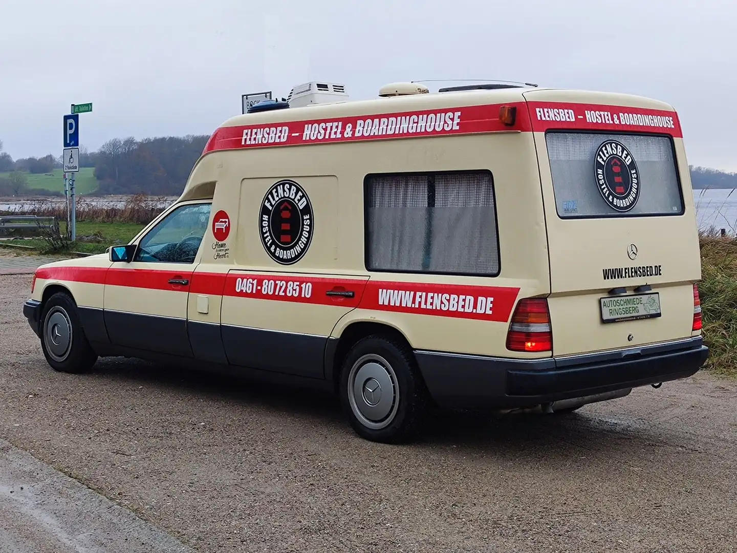 Mercedes-Benz 250 TD 250 W 124 original Krankenwagen mit Ausbau Beige - 2