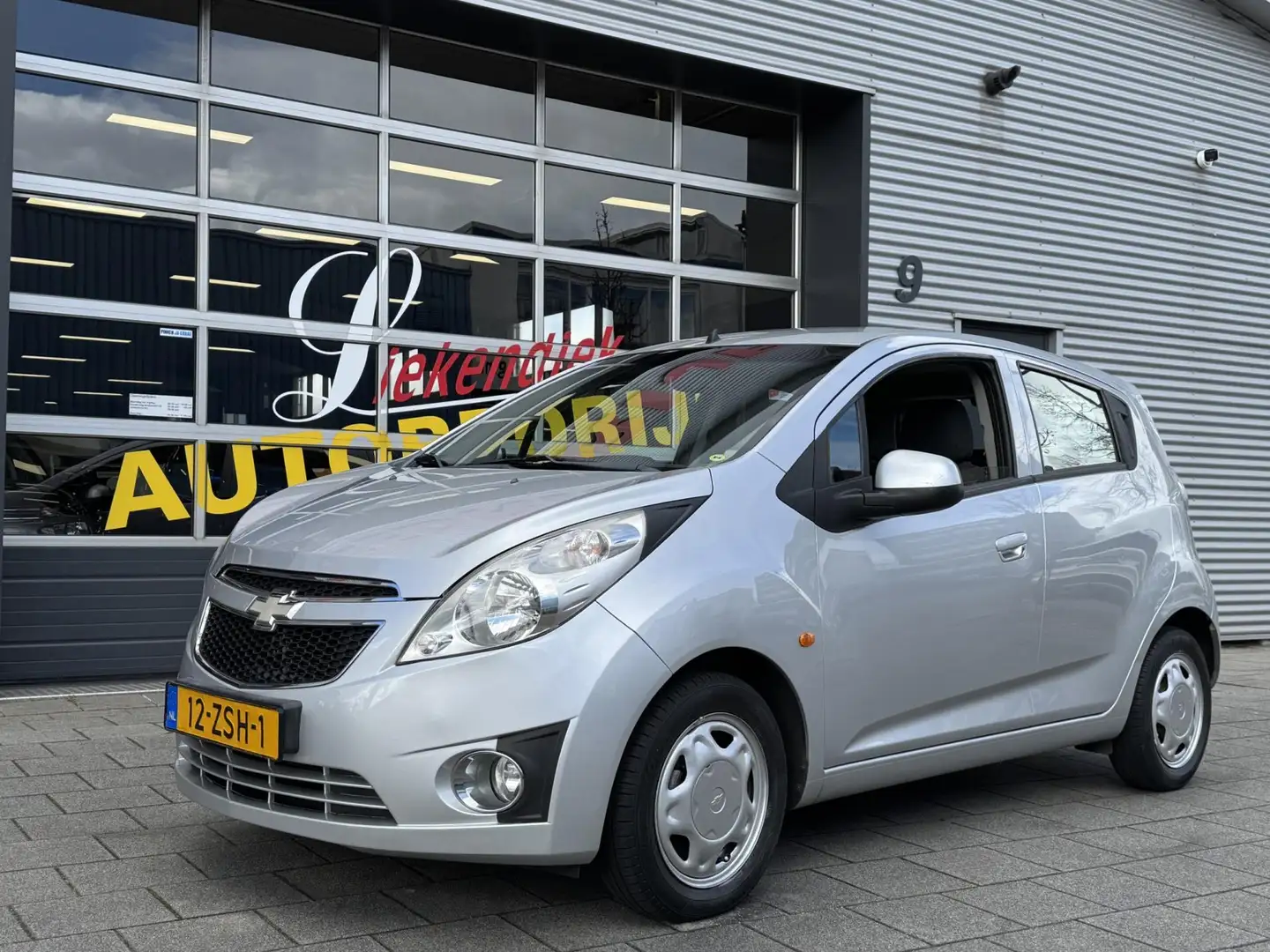 Chevrolet Spark 1.0 16V LS Grijs - 1