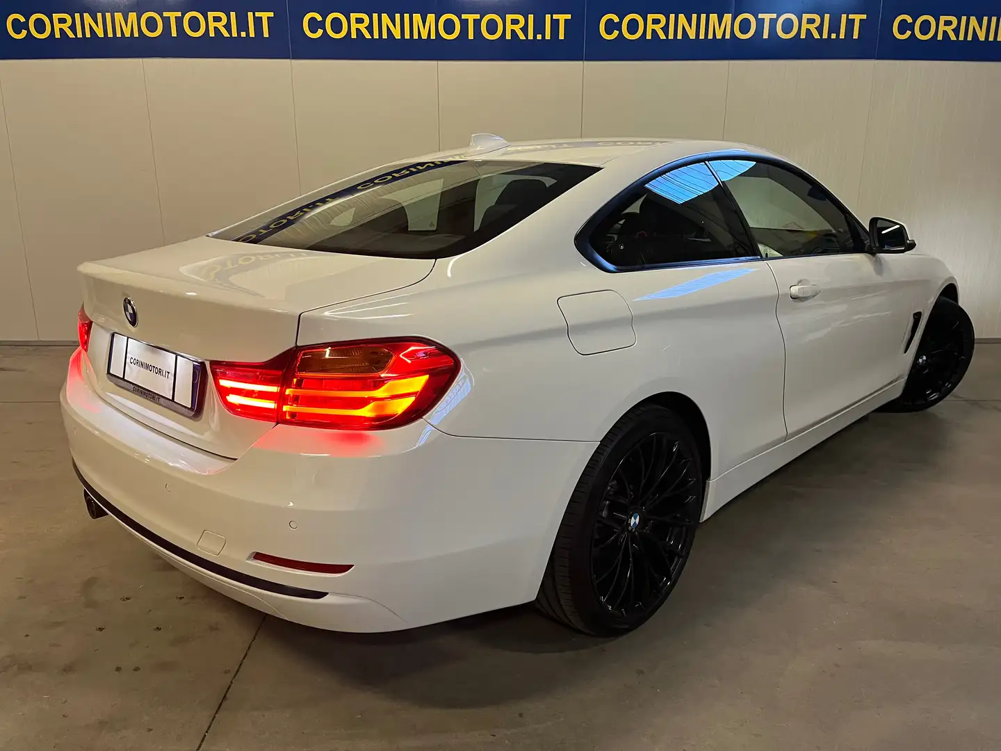 BMW 420 Serie 4 F32 Coupe 420d Coupe Sport 190cv auto Bianco - 2