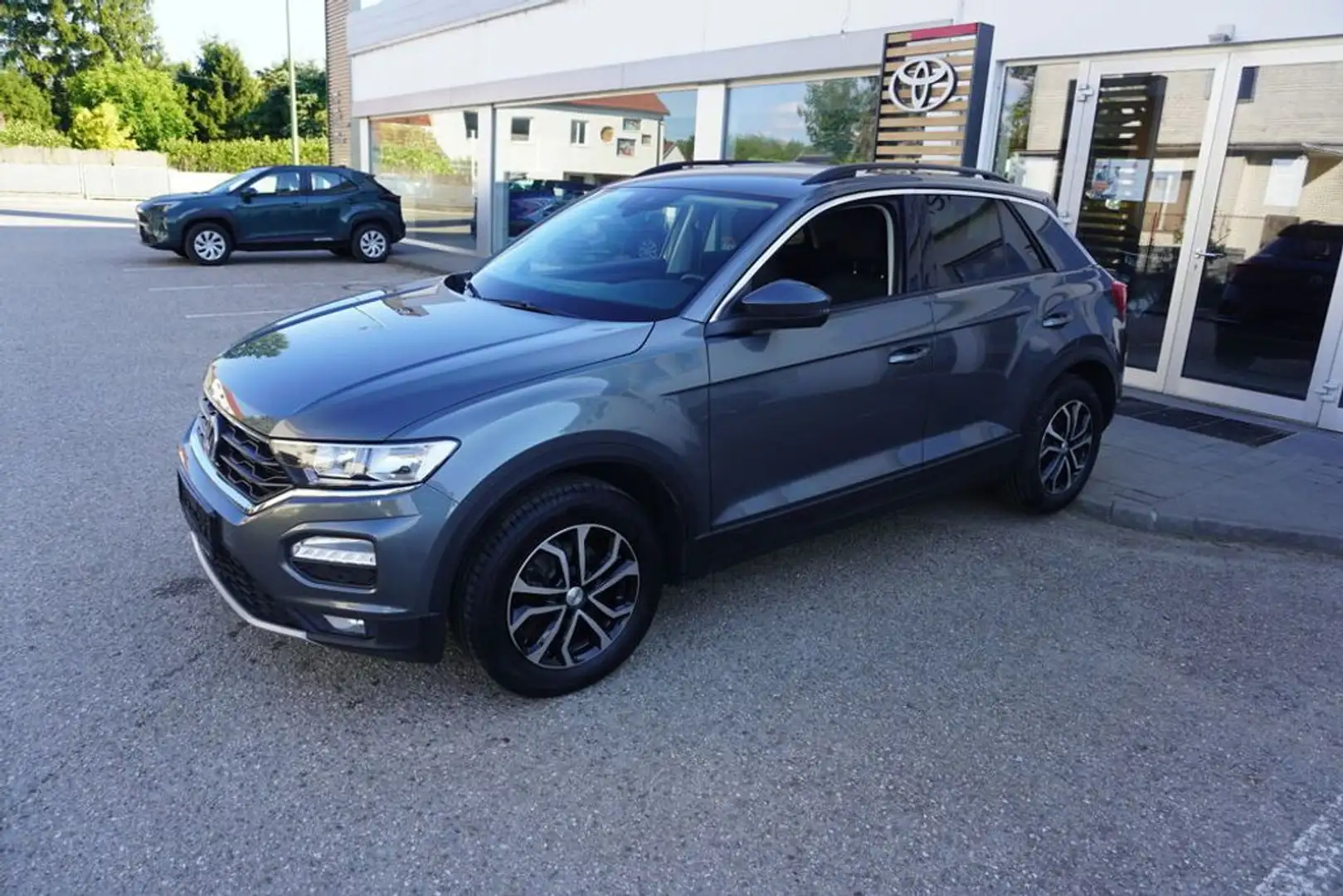 Volkswagen T-Roc 1,0 TSI Design Grau - 2