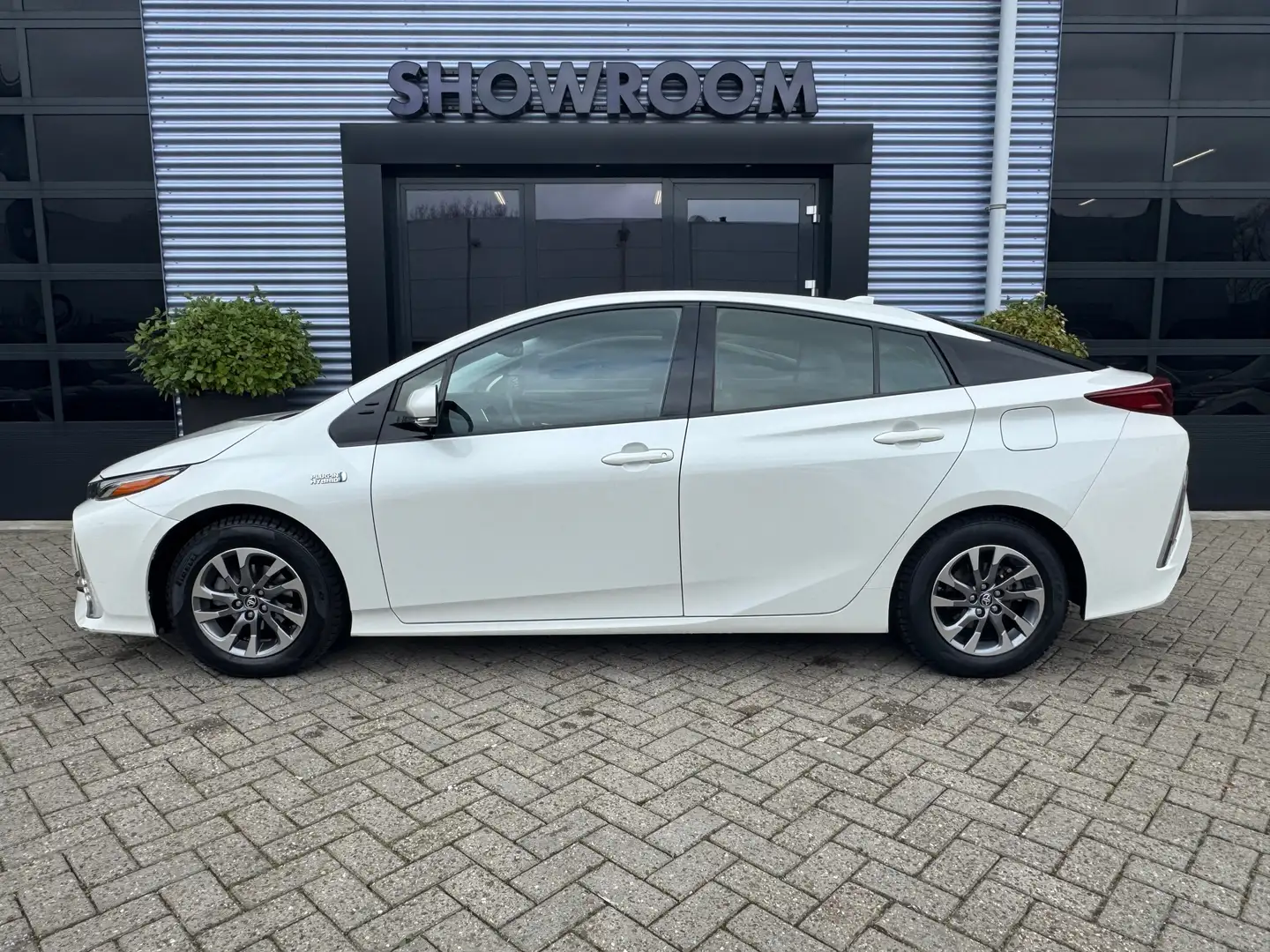 Toyota Prius 1.8 Plug-in Dynamic Automaat|Camera|Stoelverwarmin Білий - 2