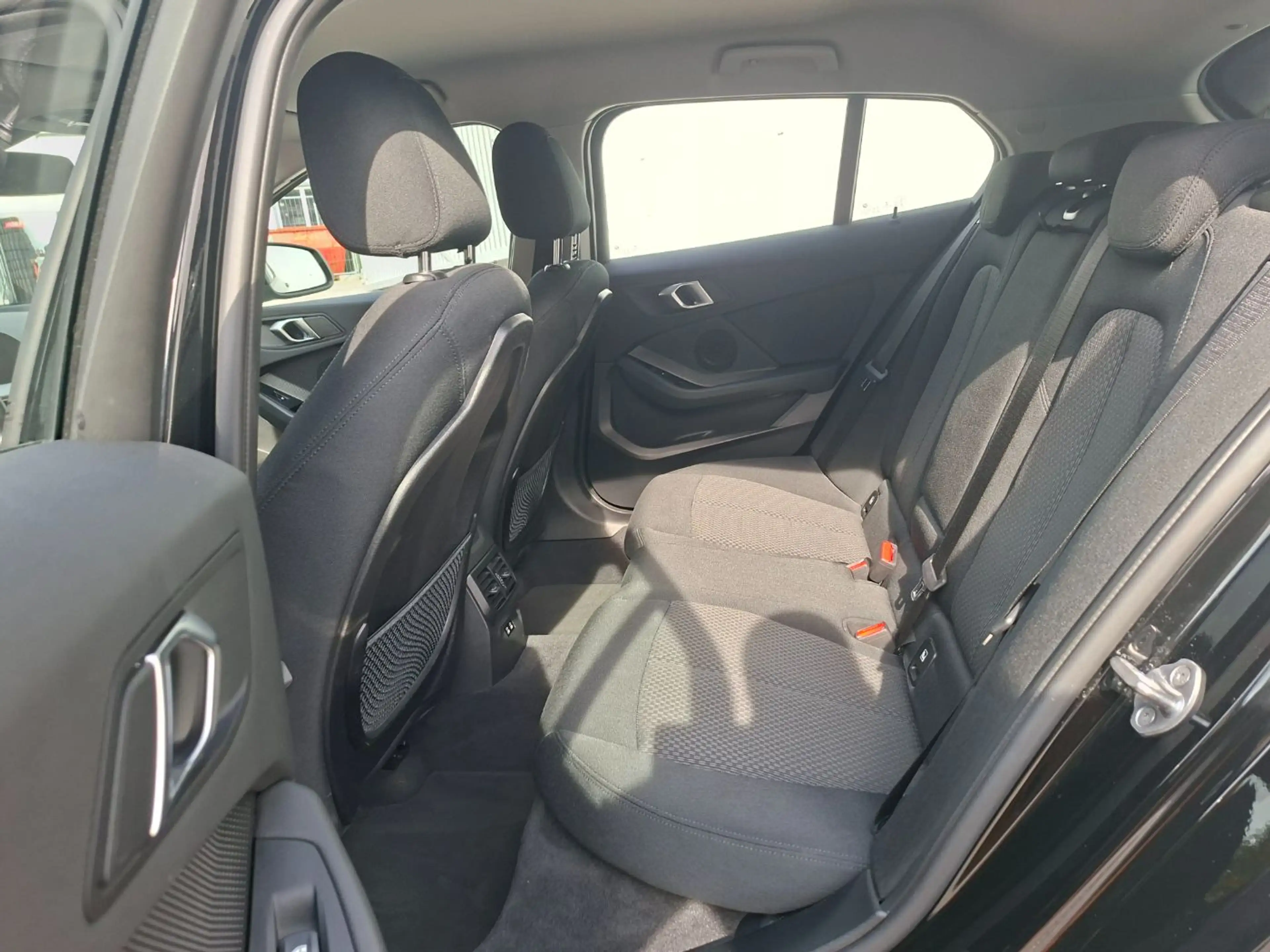 BMW 116 d Advantage AUT LED Shz — photo 9