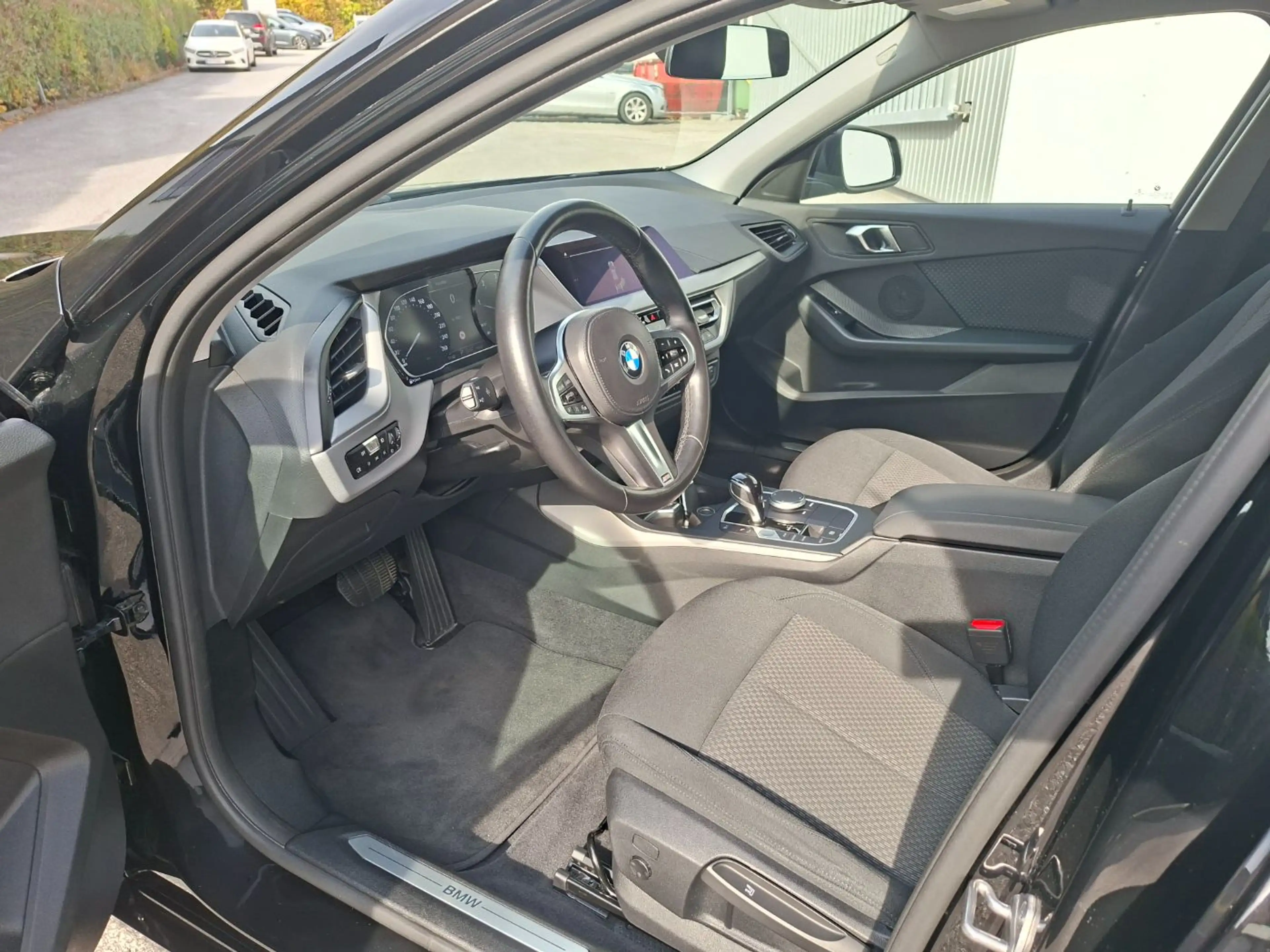 BMW 116 d Advantage AUT LED Shz — photo 8