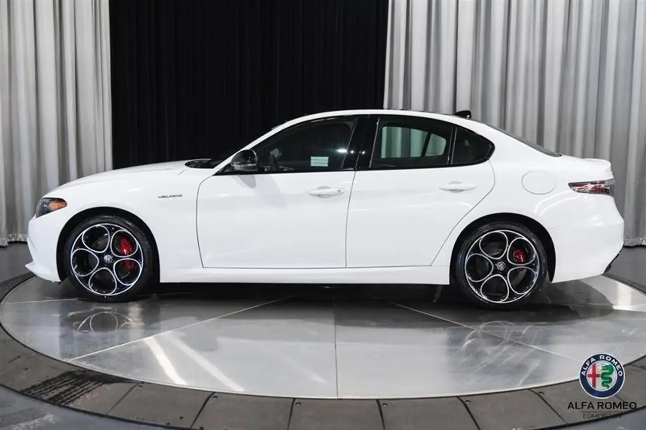Alfa Romeo Giulia снимка Alfa Romeo Giulia
