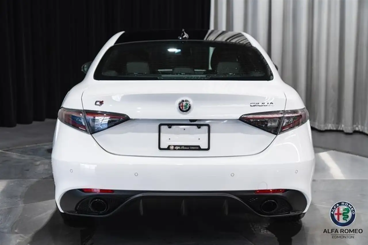 Alfa Romeo Giulia снимка Alfa Romeo Giulia