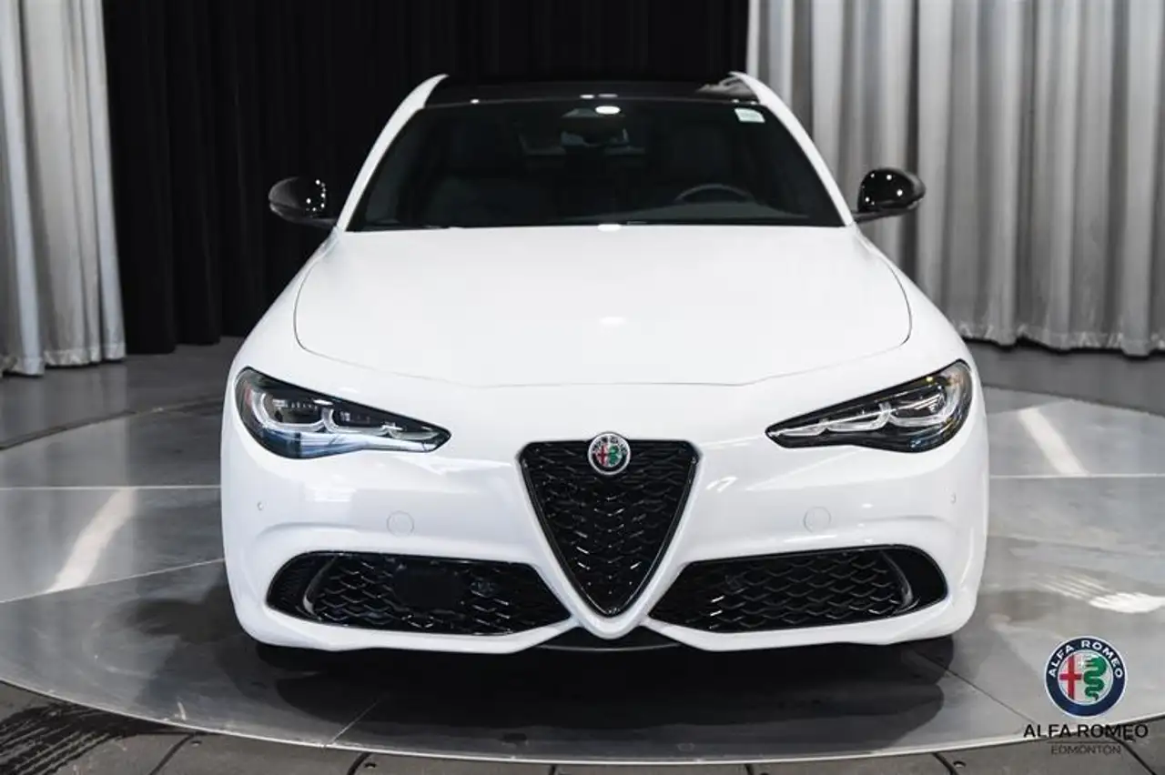 Alfa Romeo Giulia снимка Alfa Romeo Giulia