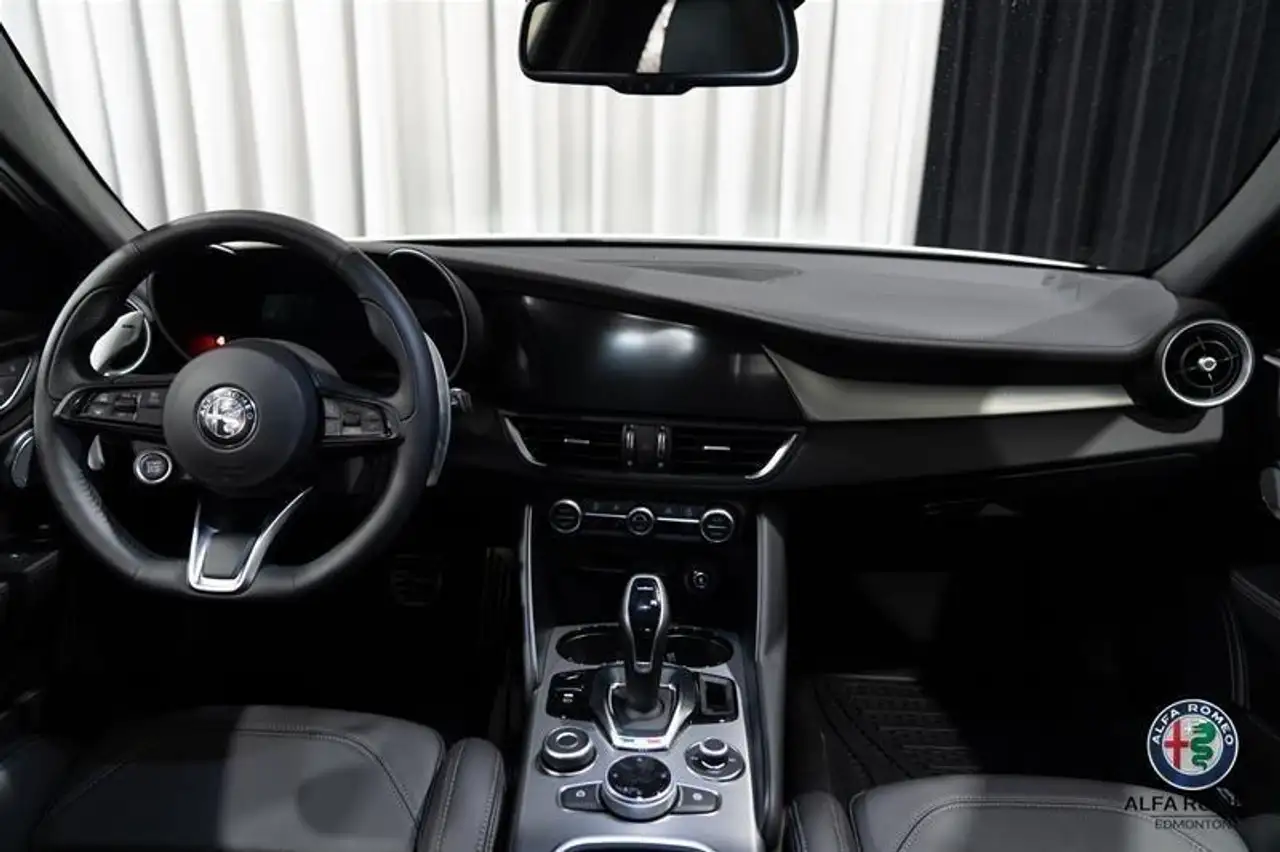 Alfa Romeo Giulia снимка Alfa Romeo Giulia