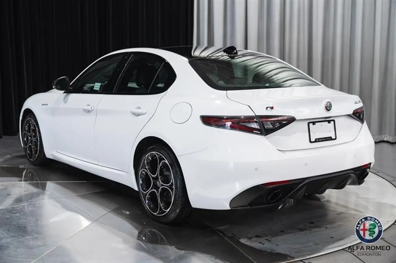 Alfa Romeo Giulia снимка Alfa Romeo Giulia