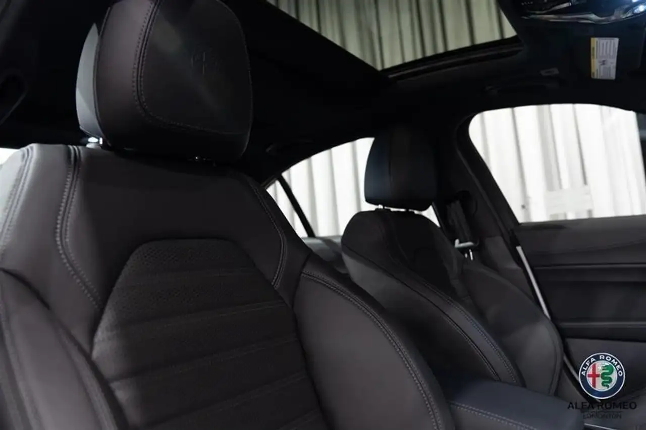 Alfa Romeo Giulia снимка Alfa Romeo Giulia