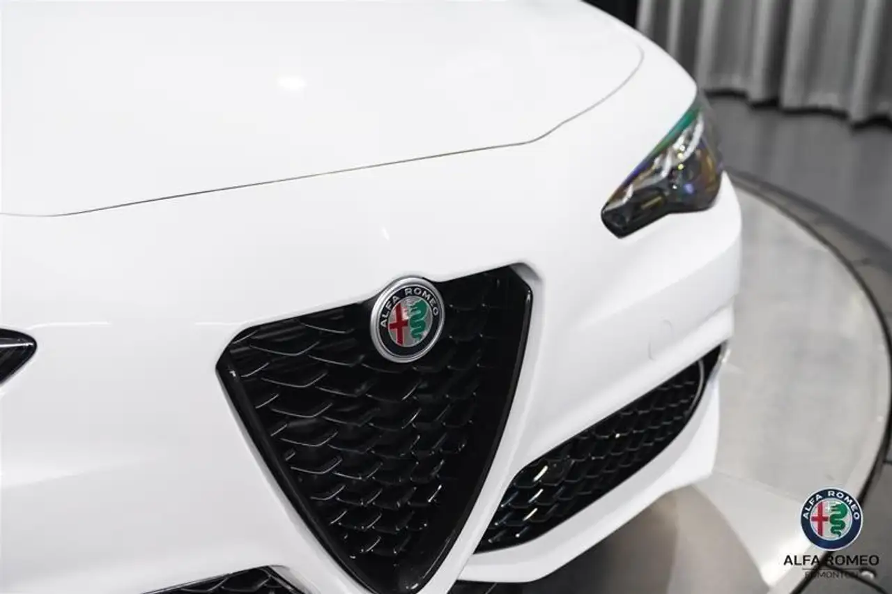 Alfa Romeo Giulia снимка Alfa Romeo Giulia