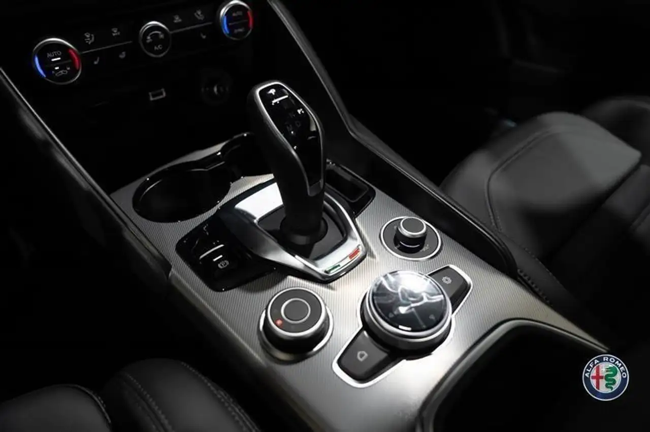 Alfa Romeo Giulia снимка Alfa Romeo Giulia