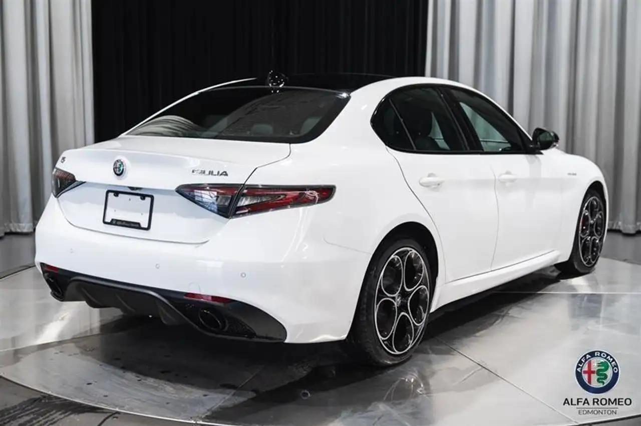 Alfa Romeo Giulia снимка Alfa Romeo Giulia