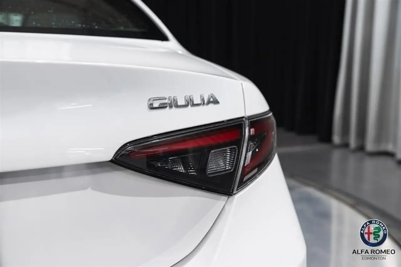 Alfa Romeo Giulia снимка Alfa Romeo Giulia