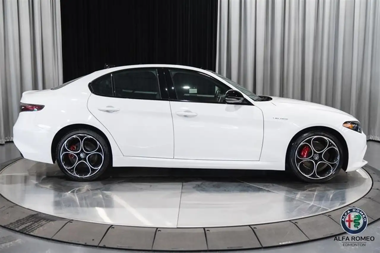 Alfa Romeo Giulia снимка Alfa Romeo Giulia