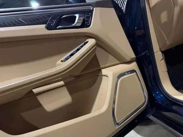 Porsche Macan view 13